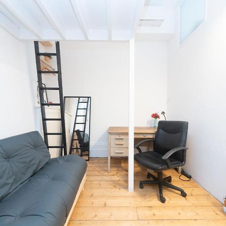 Pass The Keys Rustic And Quirky Flat In Charming Charlton Village ロンドン エクステリア 写真