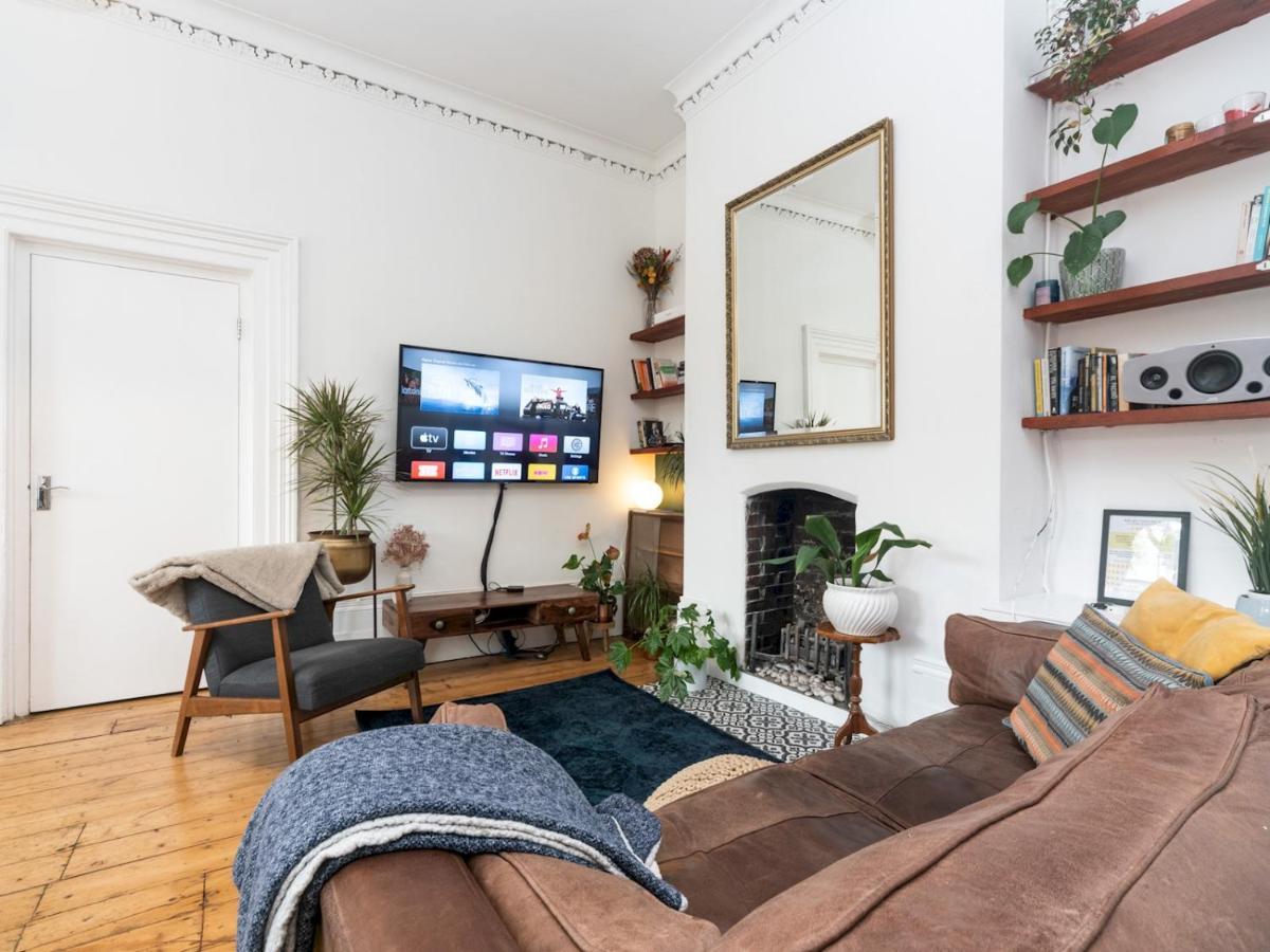 Pass The Keys Rustic And Quirky Flat In Charming Charlton Village ロンドン エクステリア 写真