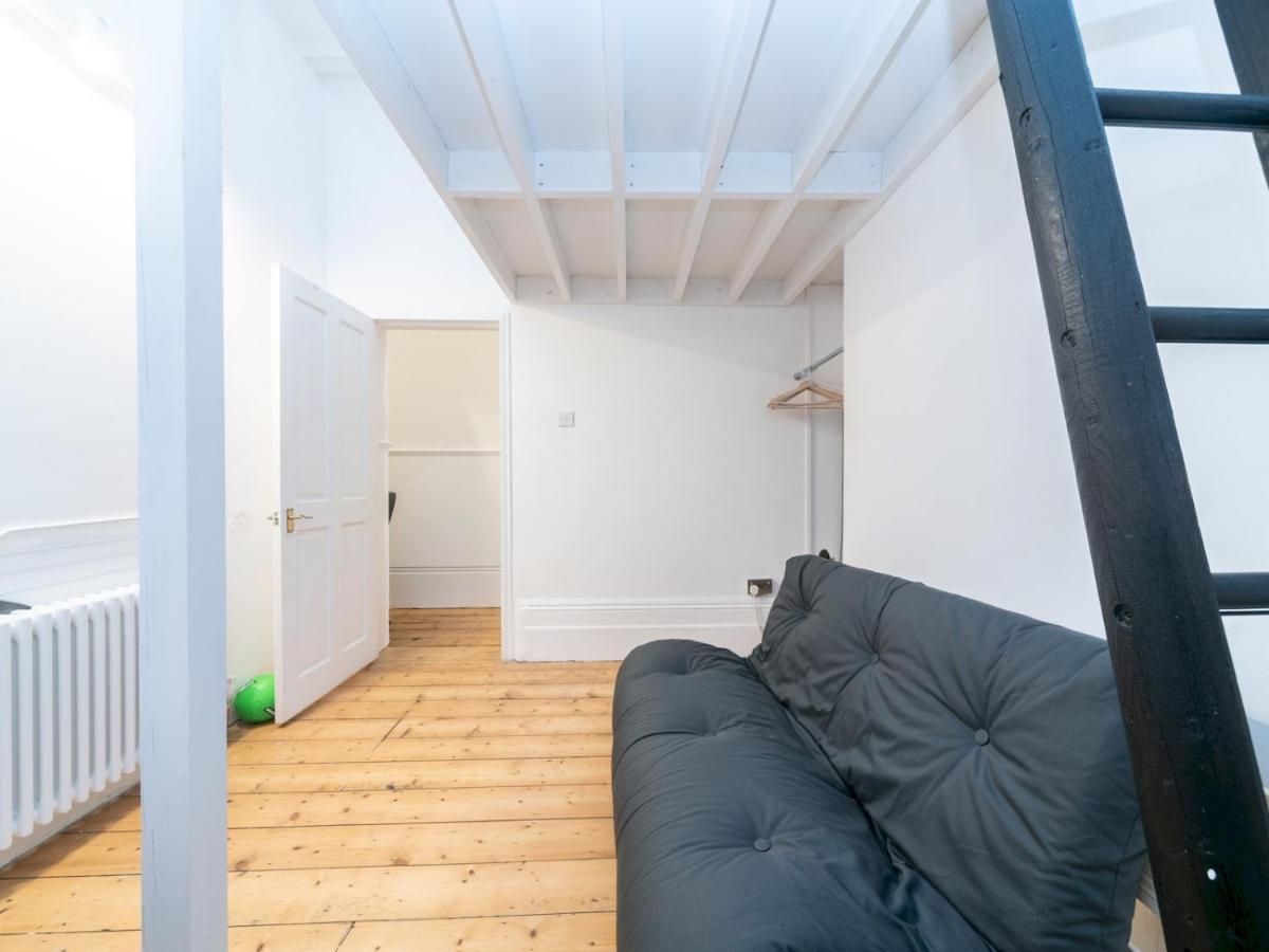 Pass The Keys Rustic And Quirky Flat In Charming Charlton Village ロンドン エクステリア 写真