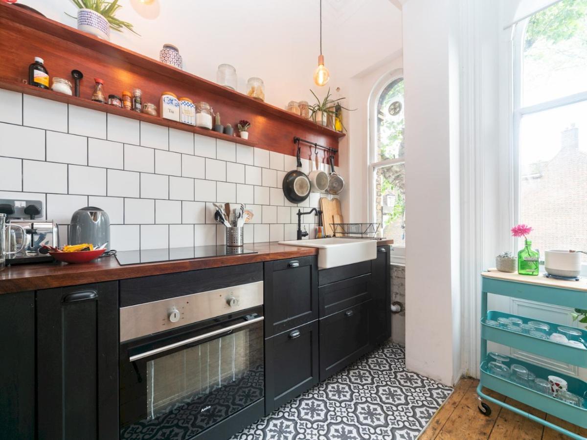 Pass The Keys Rustic And Quirky Flat In Charming Charlton Village ロンドン エクステリア 写真