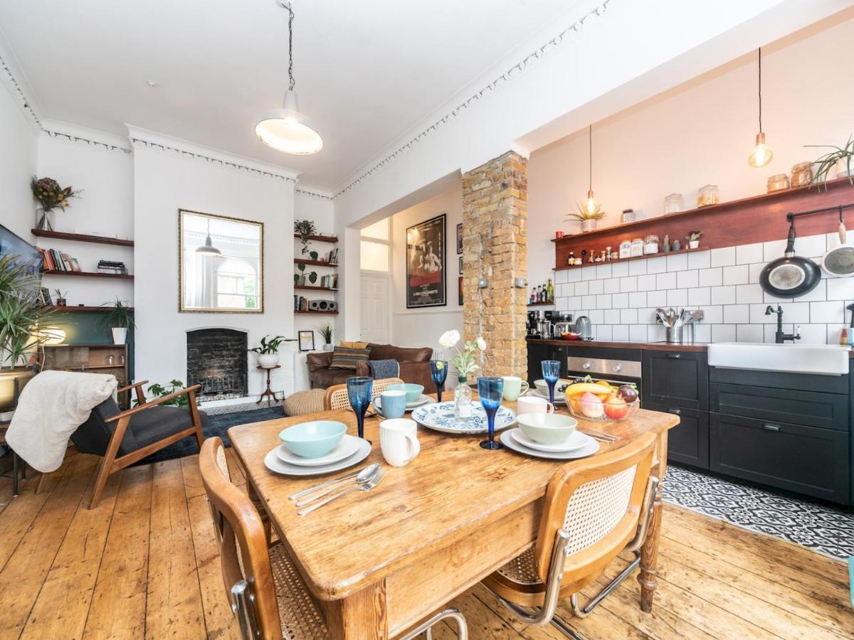 Pass The Keys Rustic And Quirky Flat In Charming Charlton Village ロンドン エクステリア 写真
