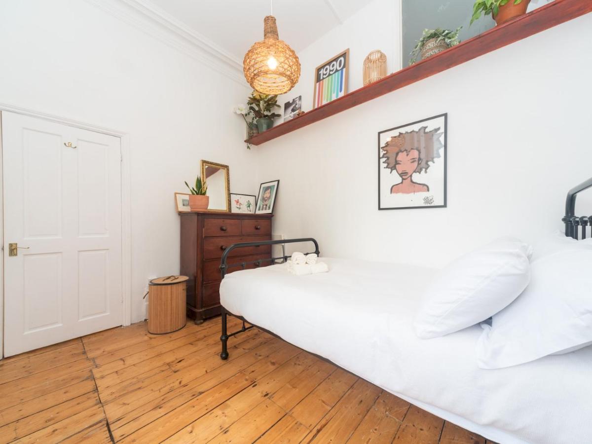 Pass The Keys Rustic And Quirky Flat In Charming Charlton Village ロンドン エクステリア 写真