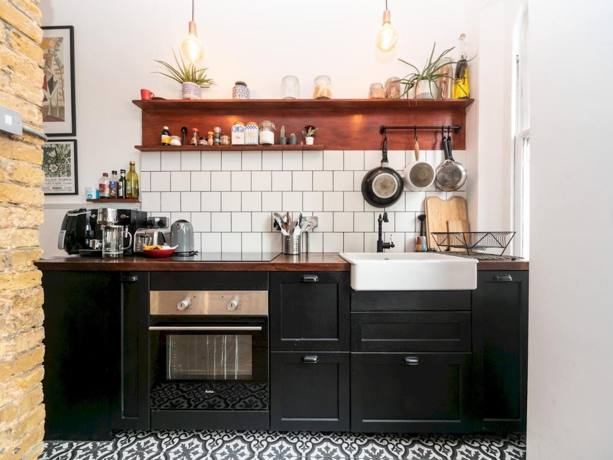 Pass The Keys Rustic And Quirky Flat In Charming Charlton Village ロンドン エクステリア 写真