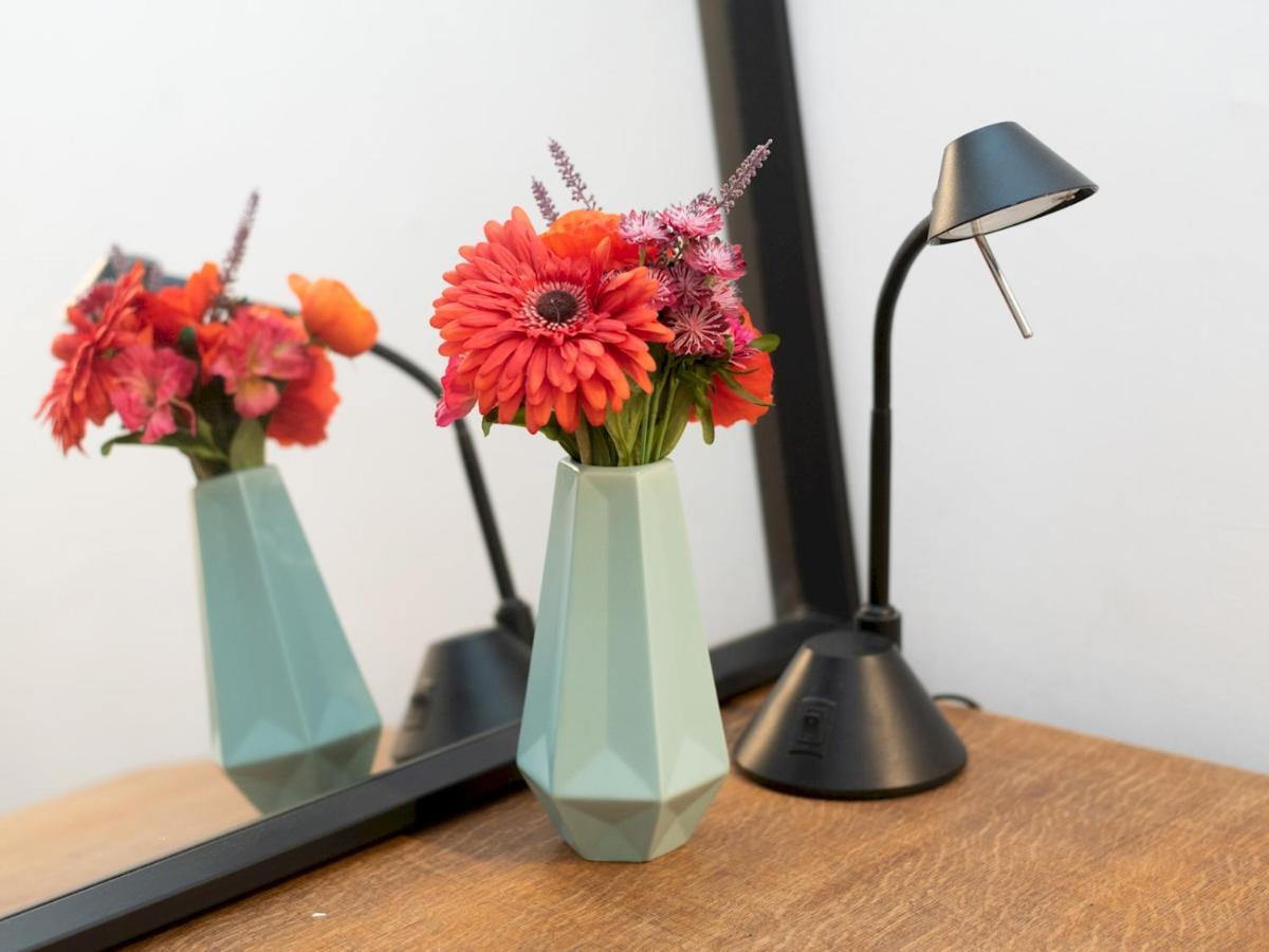 Pass The Keys Rustic And Quirky Flat In Charming Charlton Village ロンドン エクステリア 写真
