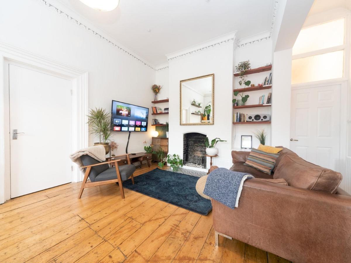 Pass The Keys Rustic And Quirky Flat In Charming Charlton Village ロンドン エクステリア 写真