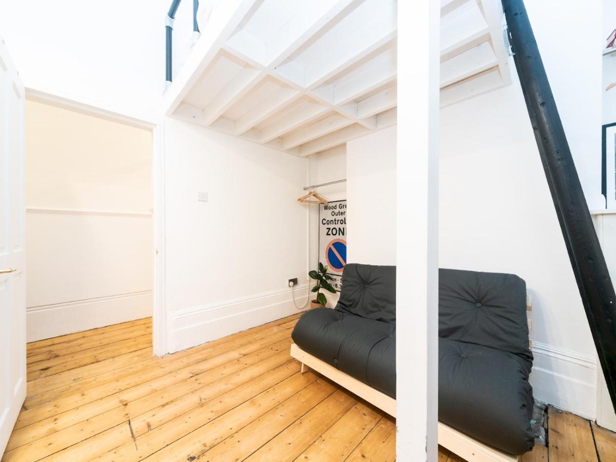 Pass The Keys Rustic And Quirky Flat In Charming Charlton Village ロンドン エクステリア 写真