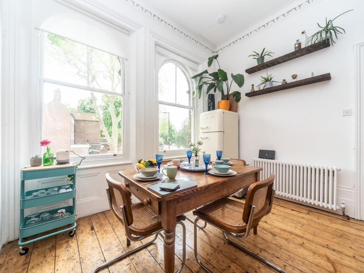 Pass The Keys Rustic And Quirky Flat In Charming Charlton Village ロンドン エクステリア 写真