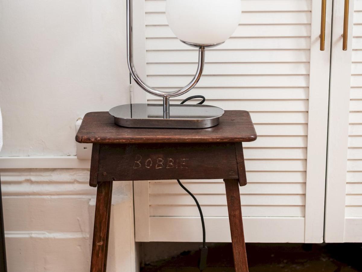Pass The Keys Rustic And Quirky Flat In Charming Charlton Village ロンドン エクステリア 写真