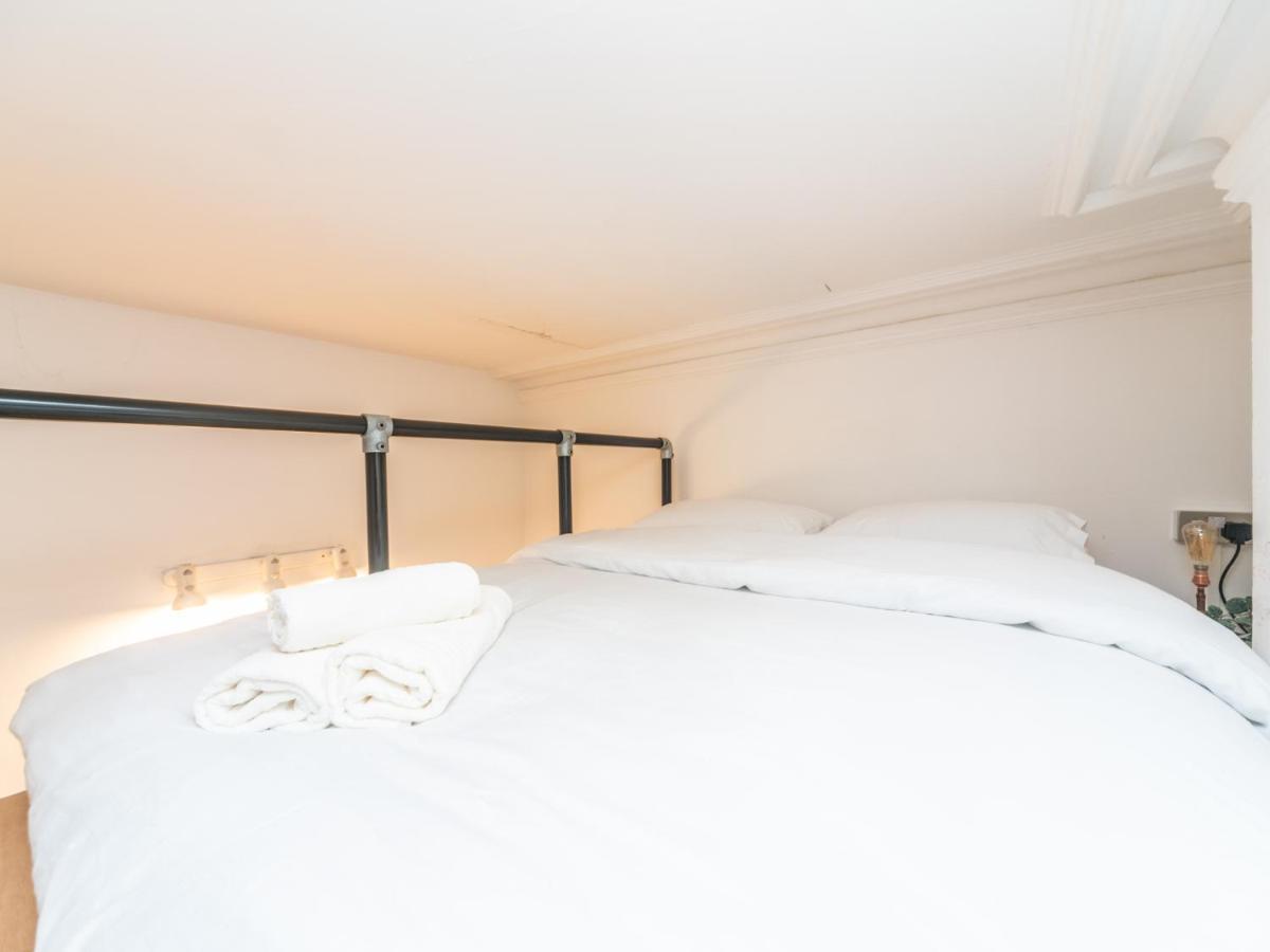 Pass The Keys Rustic And Quirky Flat In Charming Charlton Village ロンドン エクステリア 写真
