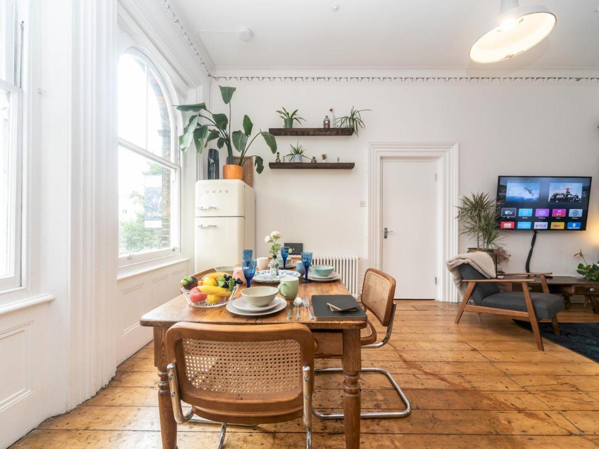 Pass The Keys Rustic And Quirky Flat In Charming Charlton Village ロンドン エクステリア 写真