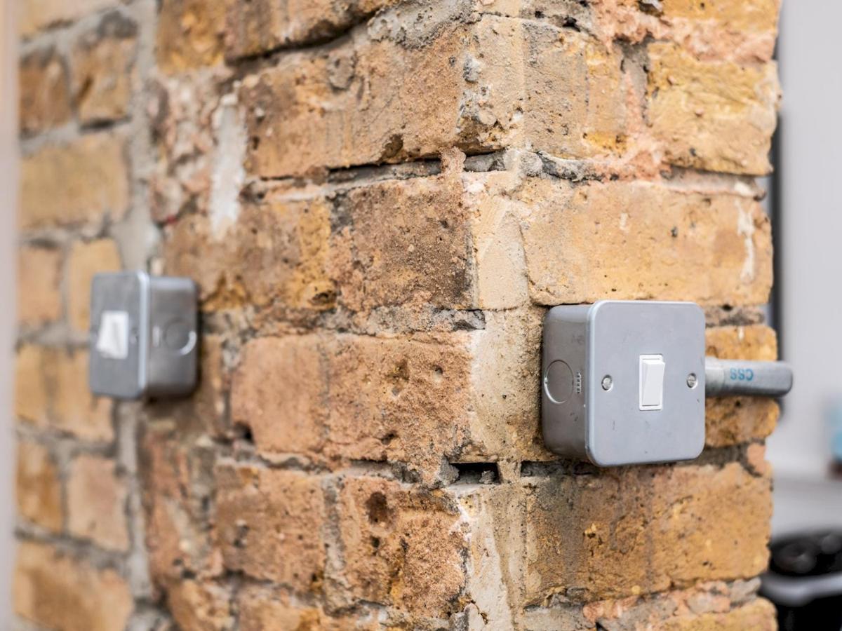 Pass The Keys Rustic And Quirky Flat In Charming Charlton Village ロンドン エクステリア 写真