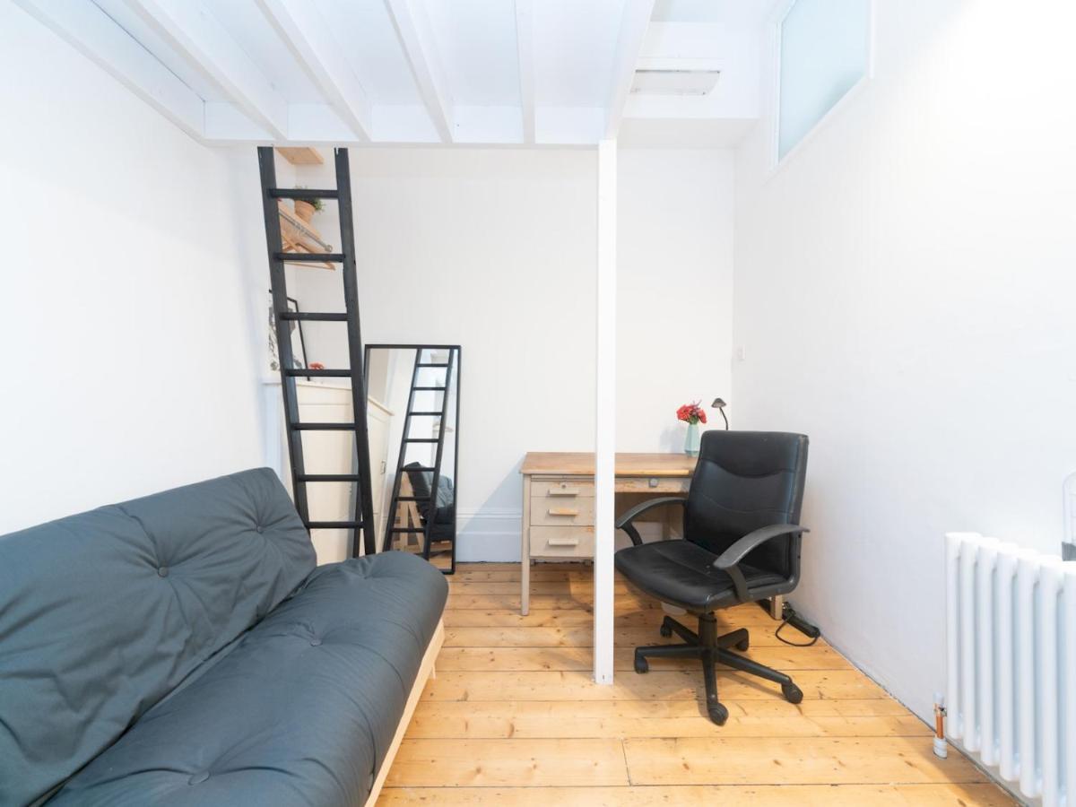 Pass The Keys Rustic And Quirky Flat In Charming Charlton Village ロンドン エクステリア 写真