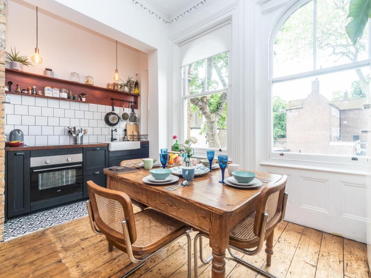 Pass The Keys Rustic And Quirky Flat In Charming Charlton Village ロンドン エクステリア 写真