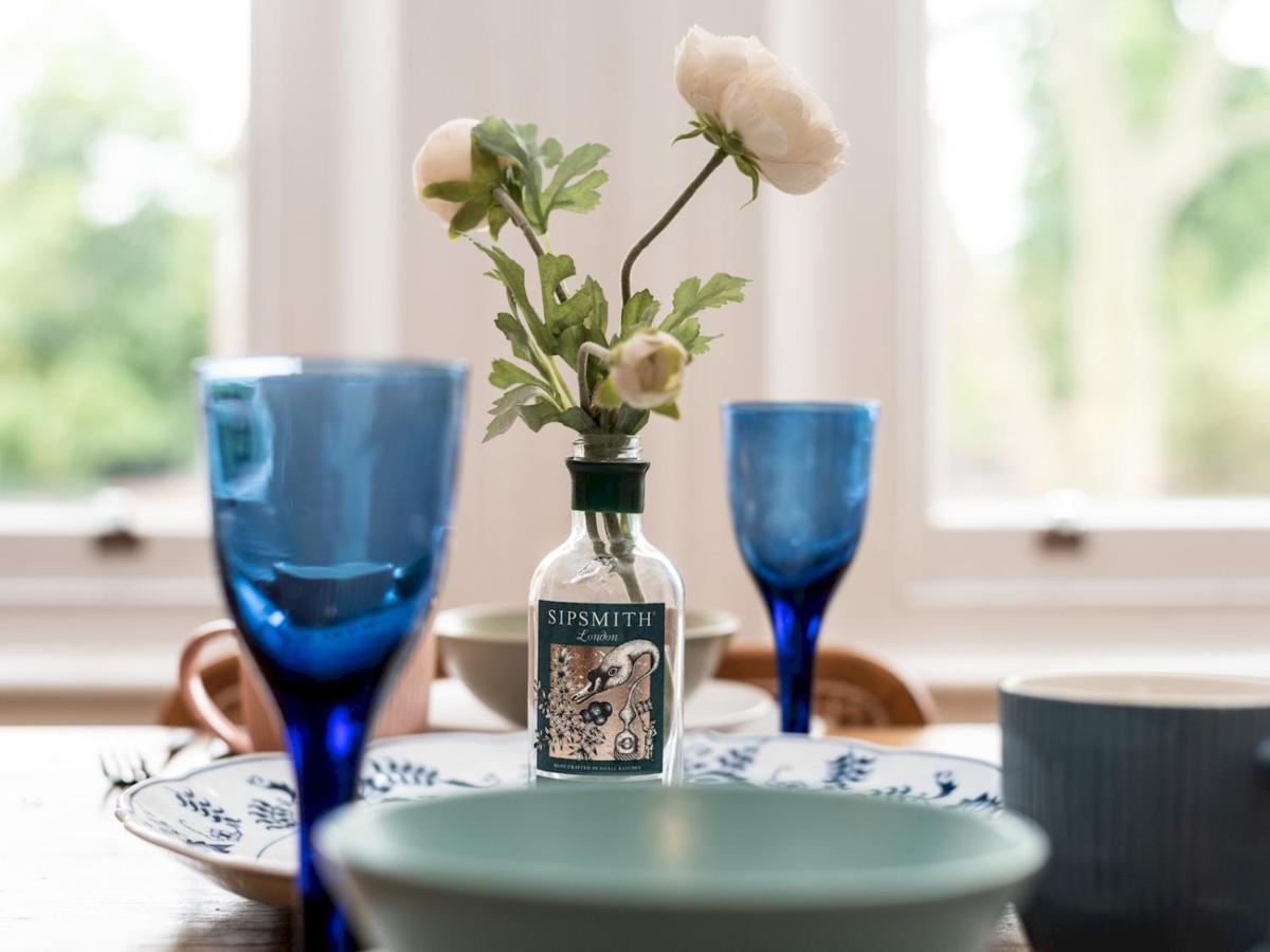 Pass The Keys Rustic And Quirky Flat In Charming Charlton Village ロンドン エクステリア 写真