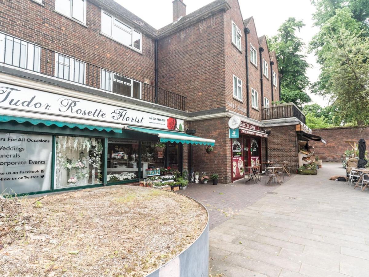 Pass The Keys Rustic And Quirky Flat In Charming Charlton Village ロンドン エクステリア 写真