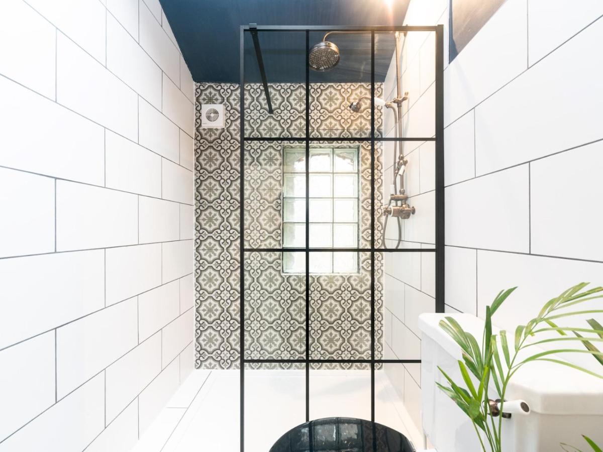 Pass The Keys Rustic And Quirky Flat In Charming Charlton Village ロンドン エクステリア 写真