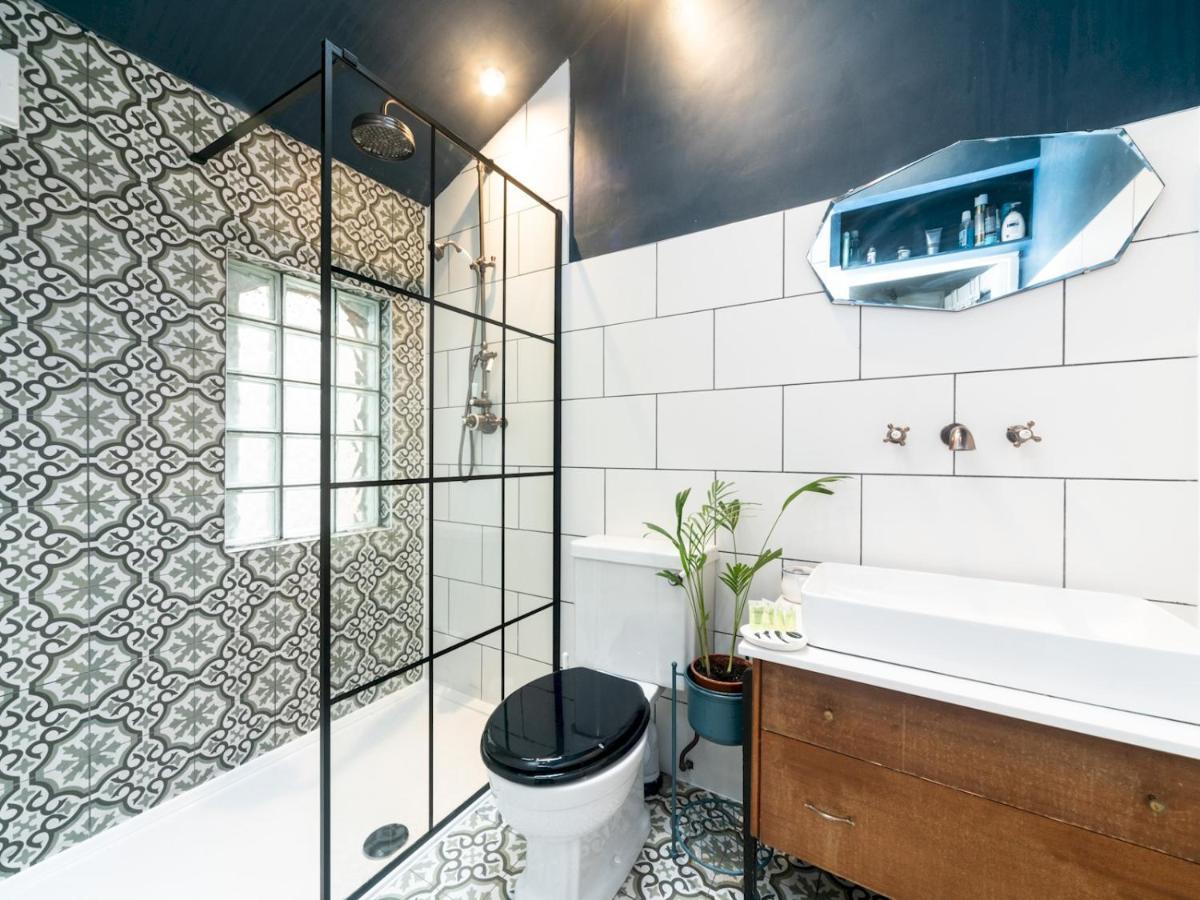 Pass The Keys Rustic And Quirky Flat In Charming Charlton Village ロンドン エクステリア 写真