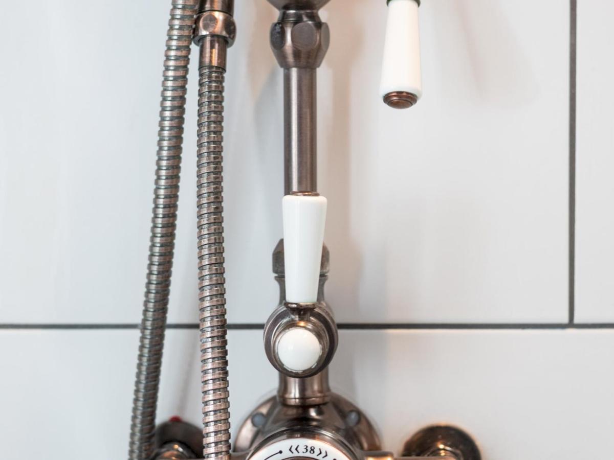 Pass The Keys Rustic And Quirky Flat In Charming Charlton Village ロンドン エクステリア 写真